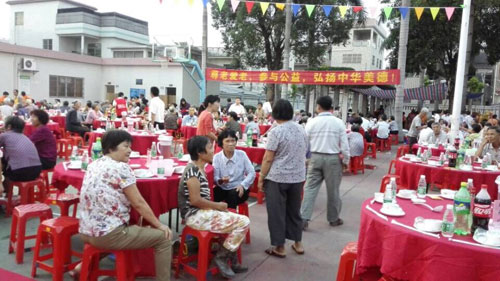 快色视频下载污漆厂家 明邦化工走进新塘社区爱心敬老.jpg